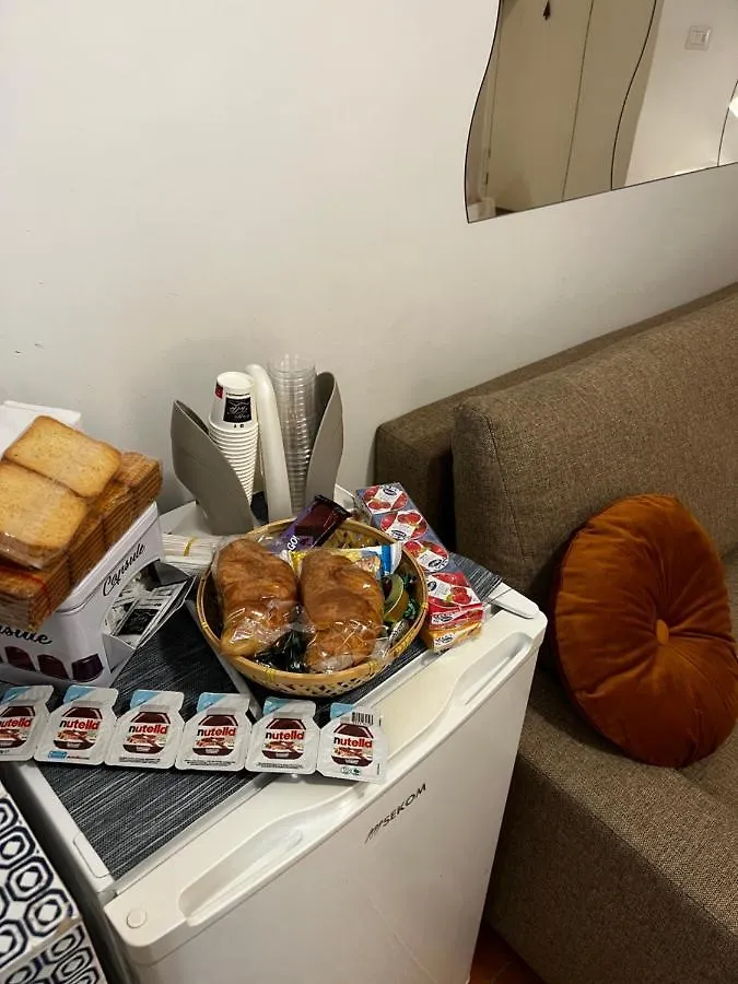 Maison Dinda Νάπολη 0*,